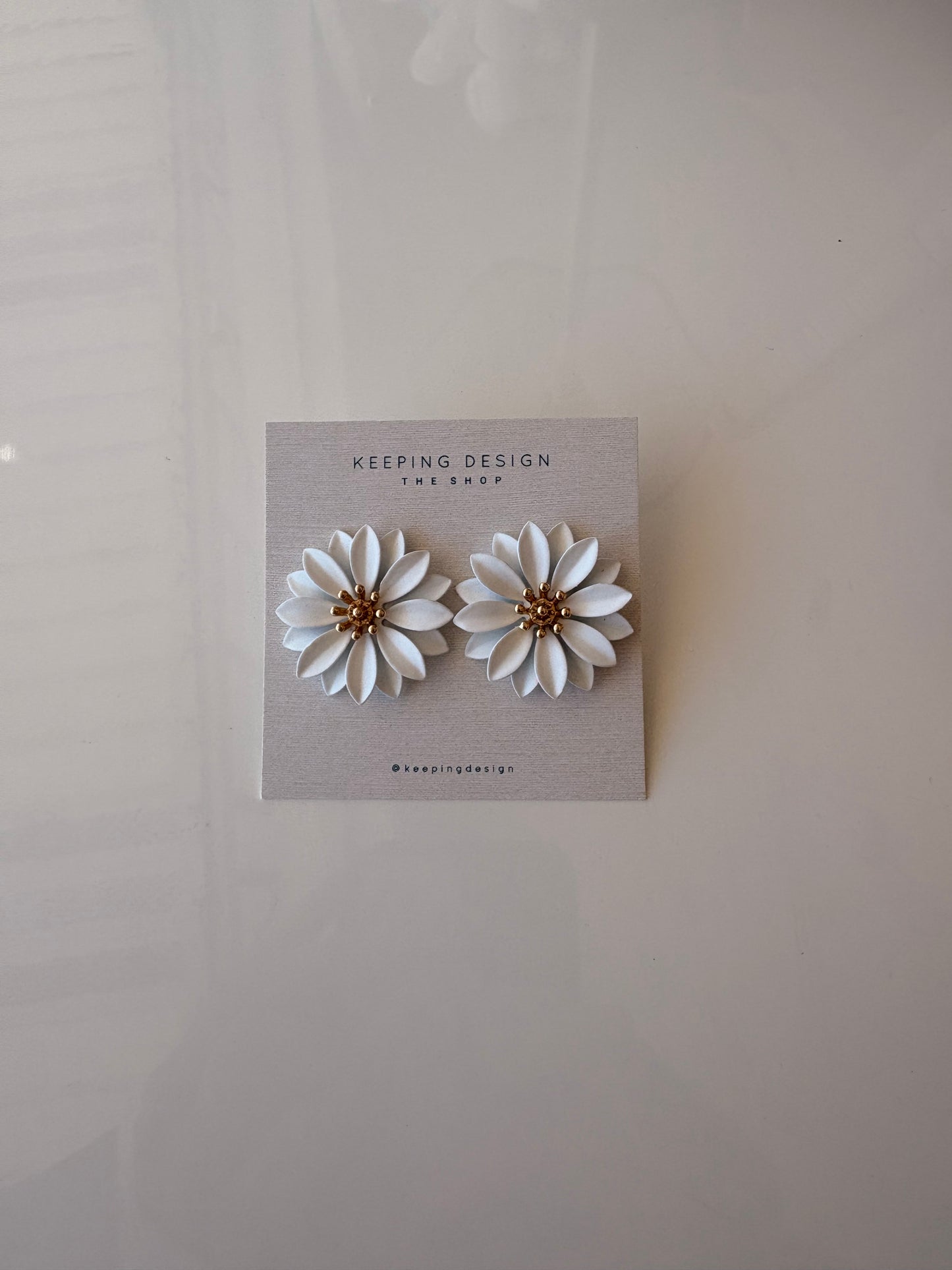 Earrings - White Flower Earrings w/ Gold Pistil