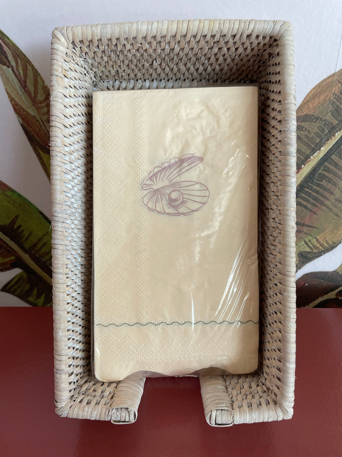 Clam Shell with Pearl Napkins - Long